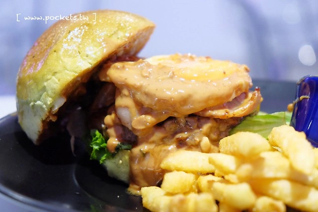 X Burger ┃台中南屯美食：台中最具現代感的美式餐廳，早午餐、晚餐、宵夜&hellip;一應俱全，夜貓子宵夜時段的好選擇 @飛天璇的口袋