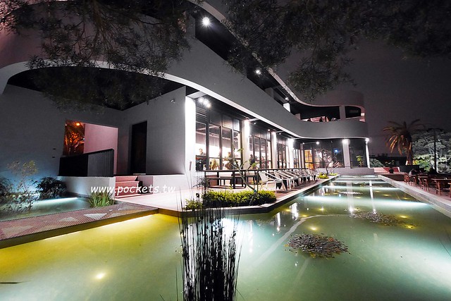 台中龍井｜綠朵休閒農場｜台中龍井純白色鋼琴外觀建築，可以同時觀賞日落和夜景，台中打卡景觀餐廳 @飛天璇的口袋