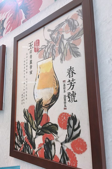 春芳號┃台中中區美食：很復古風的手搖飲料店，杯子還有假日限定款式，飲料真材實料又好喝 @飛天璇的口袋