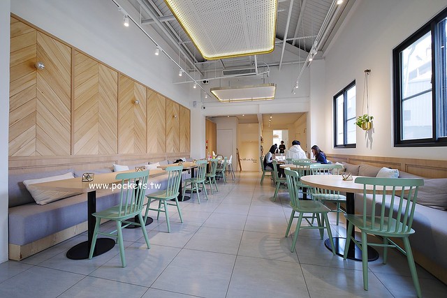 台中西屯｜Ivette cafe，座落於秋紅谷公園旁的貴婦級早午餐店，Tiffany藍的裝潢環境明亮 @飛天璇的口袋