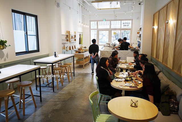 台中西屯｜Ivette cafe，座落於秋紅谷公園旁的貴婦級早午餐店，Tiffany藍的裝潢環境明亮 @飛天璇的口袋