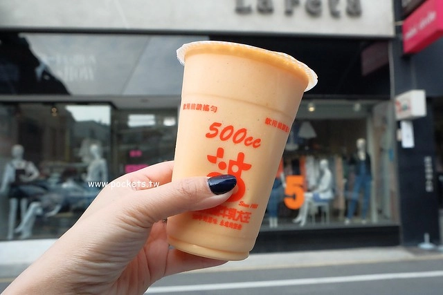 彰化美食｜彰化木瓜牛乳大王．孔廟前的超人氣冰品店，木瓜牛奶、香蕉牛奶、檸檬汁都很好喝 @飛天璇的口袋