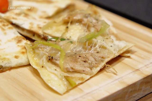 黑浮咖啡．R&Ecirc;VE Caf&eacute;┃台中西區美食：高雄人氣連鎖咖啡館，濁水溪以北第一間分店進駐公益路，裝潢簡單帶點工業風，全天候早午餐、義大利麵、燉飯、下午茶供應 @飛天璇的口袋