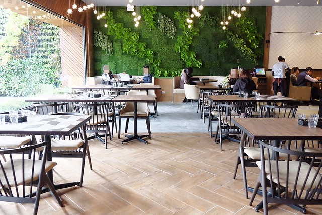 黑浮咖啡．R&Ecirc;VE Caf&eacute;┃台中西區美食：高雄人氣連鎖咖啡館，濁水溪以北第一間分店進駐公益路，裝潢簡單帶點工業風，全天候早午餐、義大利麵、燉飯、下午茶供應 @飛天璇的口袋