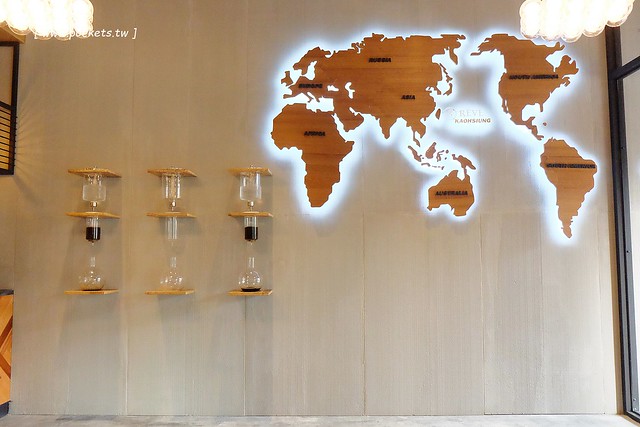 黑浮咖啡．R&Ecirc;VE Caf&eacute;┃台中西區美食：高雄人氣連鎖咖啡館，濁水溪以北第一間分店進駐公益路，裝潢簡單帶點工業風，全天候早午餐、義大利麵、燉飯、下午茶供應 @飛天璇的口袋