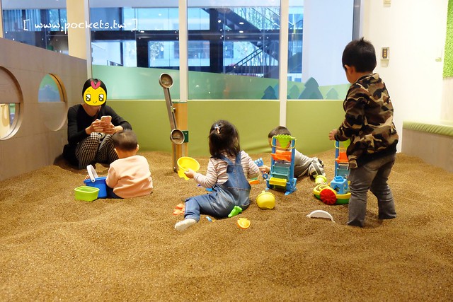 Hide&Seek嘻遊聚親子餐廳┃台中西屯美食：使用德國HABA頂級無毒遊具，沙坑、球池、溜滑梯&hellip;讓小孩子賴著不走的遊戲天堂，餐點的表現也不錯 @飛天璇的口袋