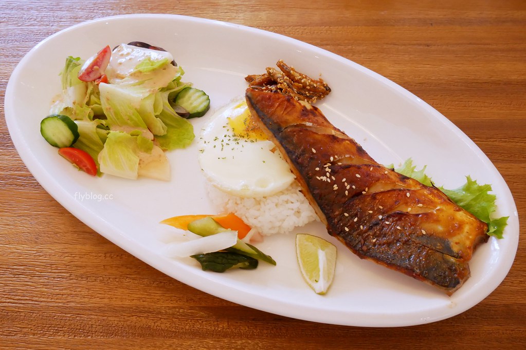 貓門．MOMENT┃台中南屯：彩虹眷村對面景觀餐點，環境不錯餐點我覺得還有進步空間 @飛天璇的口袋