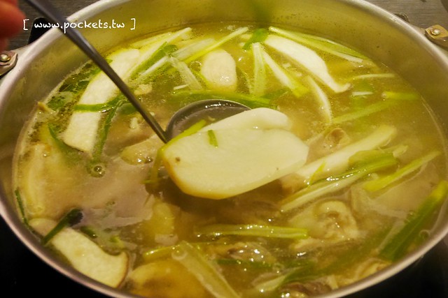 孔陵一隻雞｜不用坐飛機就可以吃到韓國必吃一隻雞，平日用餐贈送海苔雞蛋粥，捷運忠孝復興站步行5分鐘 @飛天璇的口袋