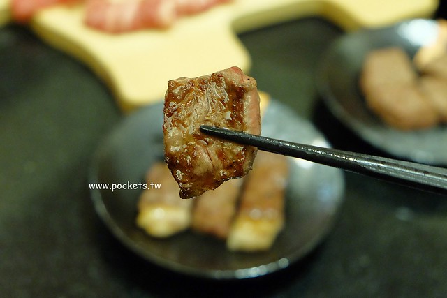 京東燒肉專門店｜一個人吃了一頭牛，好吃又有質感的燒肉店，捷運松山南京站步行3分鐘，台北東區好吃燒肉推薦 @飛天璇的口袋