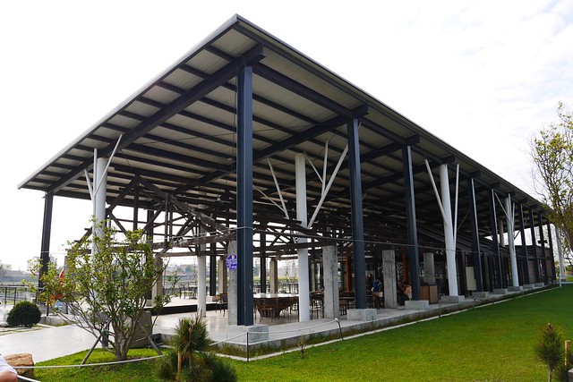 雲林崙背｜千巧谷牛樂園牧場：結合沙坑、餵魚、美食、牧場，適合親子旅遊的地點 @飛天璇的口袋