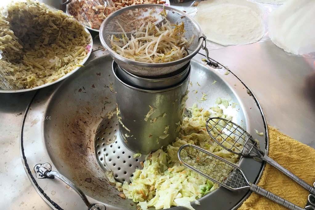 台中西區｜游記手工潤餅，第五市場排隊潤餅店，皮薄料多真材實換的好味道 @飛天璇的口袋