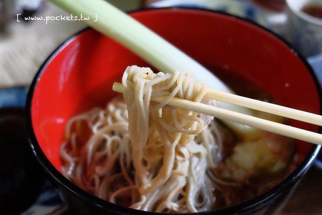 大內宿三澤屋┃福島美食推薦：你用過大蔥吃蕎麥麵嗎？保證吃過一次就難忘，吃完再帶你逛逛大內宿老街 @飛天璇的口袋