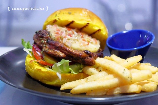 X Burger ┃台中南屯美食：台中最具現代感的美式餐廳，早午餐、晚餐、宵夜&hellip;一應俱全，夜貓子宵夜時段的好選擇 @飛天璇的口袋