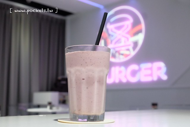 X Burger ┃台中南屯美食：台中最具現代感的美式餐廳，早午餐、晚餐、宵夜&hellip;一應俱全，夜貓子宵夜時段的好選擇 @飛天璇的口袋