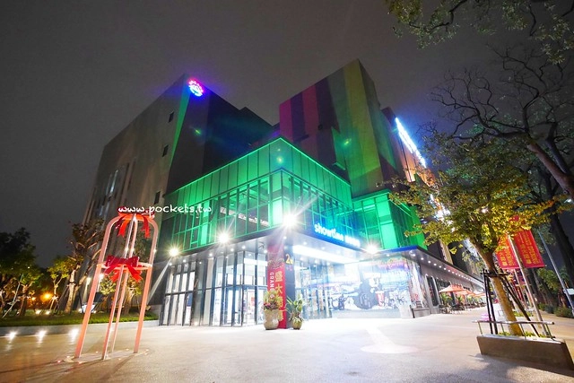 台中秀泰廣場站前店｜東區最潮藝術娛樂打卡新地標，結合美食、電影、購物、展覽和petite &eacute;tude小書房 @飛天璇的口袋