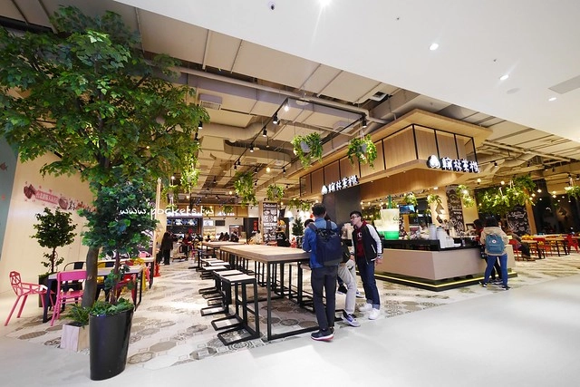 台中秀泰廣場站前店｜東區最潮藝術娛樂打卡新地標，結合美食、電影、購物、展覽和petite &eacute;tude小書房 @飛天璇的口袋