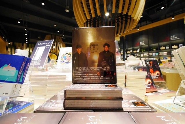 台中秀泰廣場站前店｜東區最潮藝術娛樂打卡新地標，結合美食、電影、購物、展覽和petite &eacute;tude小書房 @飛天璇的口袋