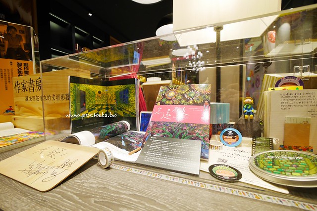 台中秀泰廣場站前店｜東區最潮藝術娛樂打卡新地標，結合美食、電影、購物、展覽和petite &eacute;tude小書房 @飛天璇的口袋