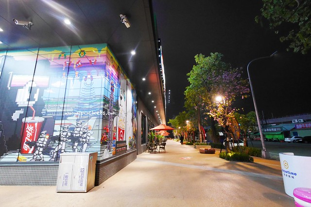 台中秀泰廣場站前店｜東區最潮藝術娛樂打卡新地標，結合美食、電影、購物、展覽和petite &eacute;tude小書房 @飛天璇的口袋