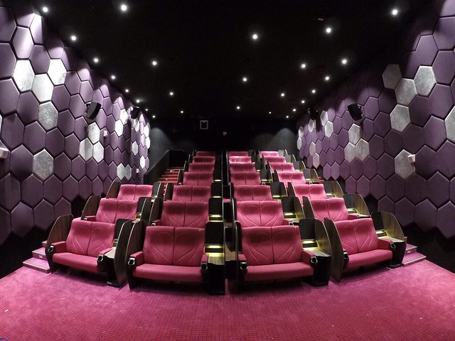 台中秀泰廣場站前店｜東區最潮藝術娛樂打卡新地標，結合美食、電影、購物、展覽和petite &eacute;tude小書房 @飛天璇的口袋