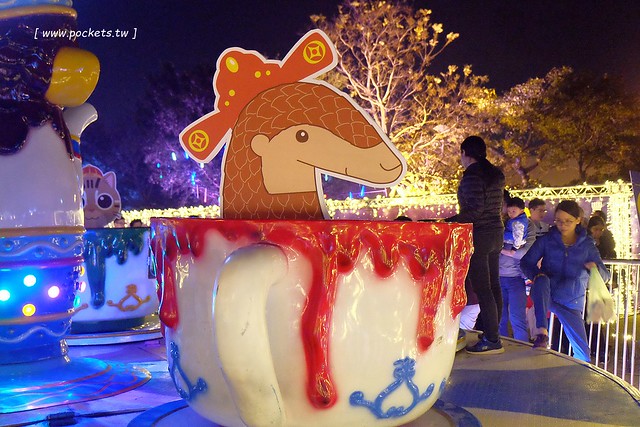 2017豐慶燈景賀新年-花都山城亮藝點┃豐原：葫蘆墩公園體驗不一樣的燈藝饗宴，由國際級大師所設計，花博四寶也亮相，還有小孩超愛的咖啡杯和小火車 @飛天璇的口袋
