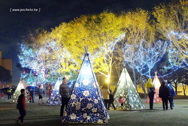 2017豐慶燈景賀新年-花都山城亮藝點┃豐原：葫蘆墩公園體驗不一樣的燈藝饗宴，由國際級大師所設計，花博四寶也亮相，還有小孩超愛的咖啡杯和小火車 @飛天璇的口袋