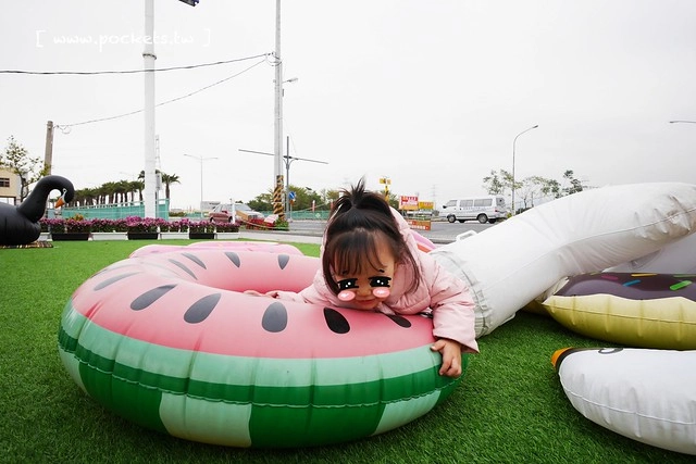 HAO YU 好悠咖啡｜田中超夯的IG打卡熱門景點，可愛又夢幻的彩虹貨櫃屋咖啡，喝下午茶遛小孩的好地方(已歇業) @飛天璇的口袋