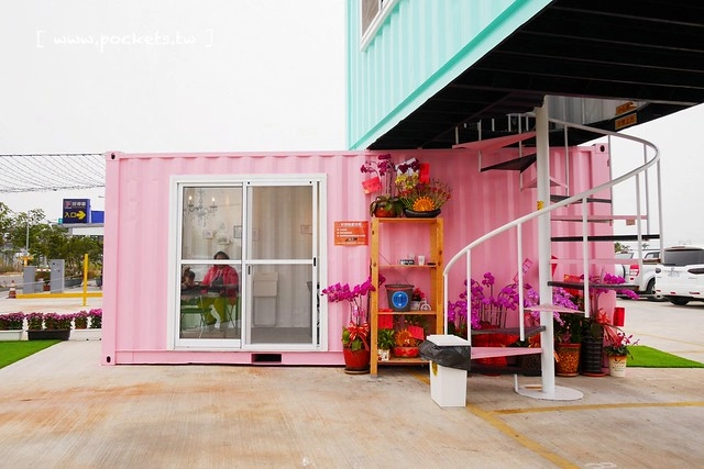 HAO YU 好悠咖啡｜田中超夯的IG打卡熱門景點，可愛又夢幻的彩虹貨櫃屋咖啡，喝下午茶遛小孩的好地方(已歇業) @飛天璇的口袋