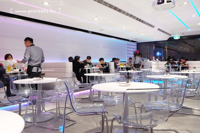 X Burger ┃台中南屯美食：台中最具現代感的美式餐廳，早午餐、晚餐、宵夜&hellip;一應俱全，夜貓子宵夜時段的好選擇 @飛天璇的口袋