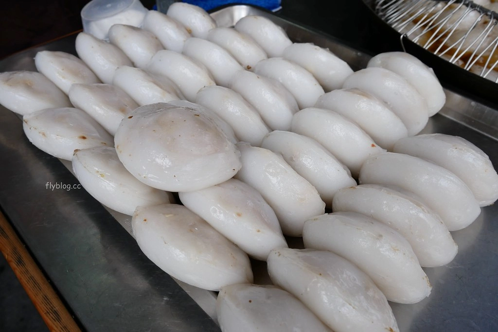 董家肉圓｜水里必吃「董家肉圓」三哥的店，吃完肉圓皮再加大骨湯 @飛天璇的口袋