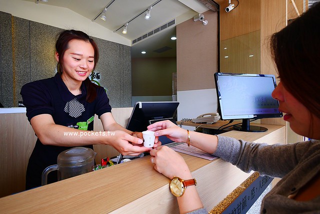 喫茶小舖┃台中北區美食：文青風新產品”哞”4月下旬全省門市同步販售，結合小農牧場契作鳳西紅鮮乳，超復古的”火金姑來喫茶”杯杯也將推出 @飛天璇的口袋