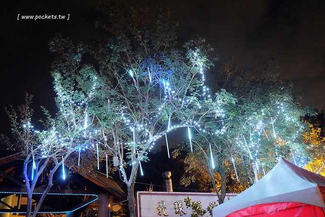 2017豐慶燈景賀新年-花都山城亮藝點┃豐原：葫蘆墩公園體驗不一樣的燈藝饗宴，由國際級大師所設計，花博四寶也亮相，還有小孩超愛的咖啡杯和小火車 @飛天璇的口袋