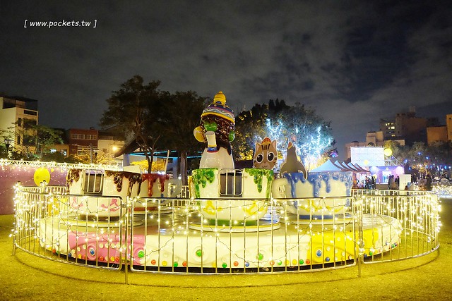 2017豐慶燈景賀新年-花都山城亮藝點┃豐原：葫蘆墩公園體驗不一樣的燈藝饗宴，由國際級大師所設計，花博四寶也亮相，還有小孩超愛的咖啡杯和小火車 @飛天璇的口袋