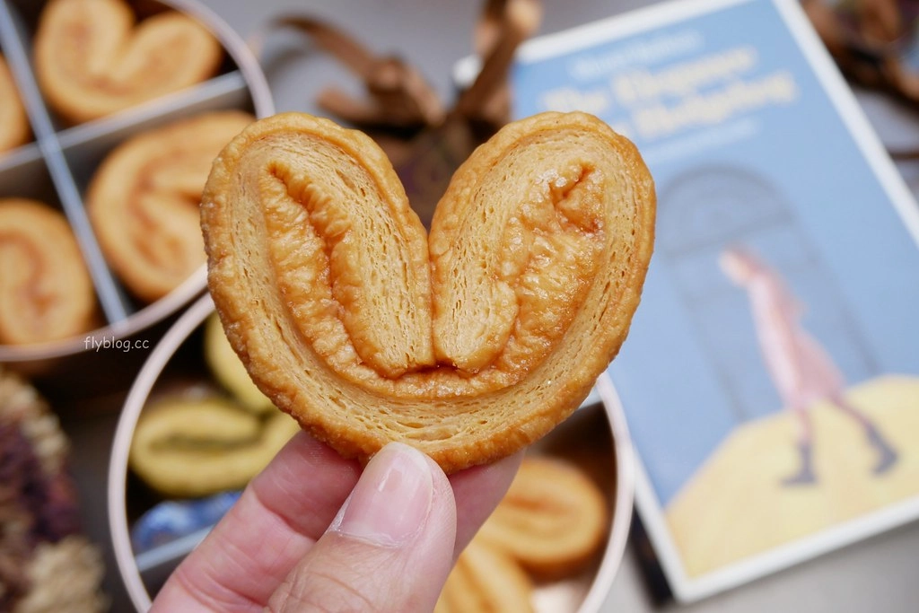 台中西區｜甜忌廉鐵盒蝴蝶酥．香港超人氣點心台中也買的到，不一樣的台中伴手禮推薦 @飛天璇的口袋