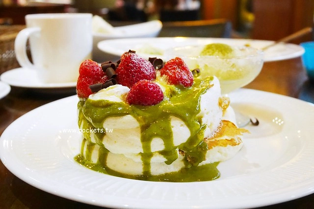 樂丘廚房 LEO CHIU┃台中東海美食：東海商圈超人氣義式餐廳，餐點平價好吃CP值高，下午茶舒芙蕾讓我吃完很驚艷 @飛天璇的口袋