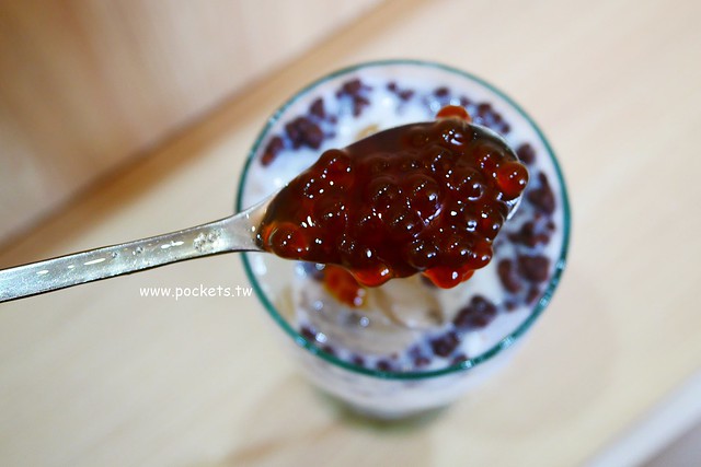 喫茶小舖┃台中北區美食：文青風新產品”哞”4月下旬全省門市同步販售，結合小農牧場契作鳳西紅鮮乳，超復古的”火金姑來喫茶”杯杯也將推出 @飛天璇的口袋