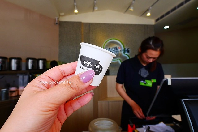 喫茶小舖┃台中北區美食：文青風新產品”哞”4月下旬全省門市同步販售，結合小農牧場契作鳳西紅鮮乳，超復古的”火金姑來喫茶”杯杯也將推出 @飛天璇的口袋