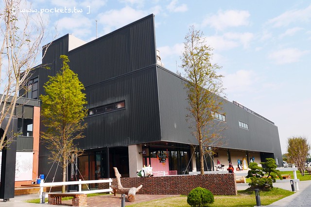 雲林崙背｜千巧谷牛樂園牧場：結合沙坑、餵魚、美食、牧場，適合親子旅遊的地點 @飛天璇的口袋