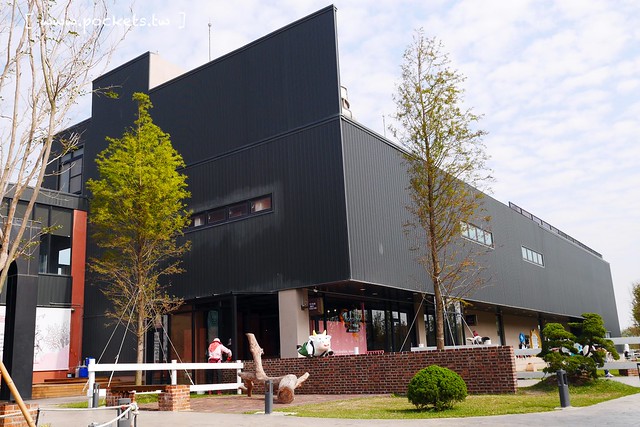 雲林崙背｜千巧谷牛樂園牧場：結合沙坑、餵魚、美食、牧場，適合親子旅遊的地點 @飛天璇的口袋