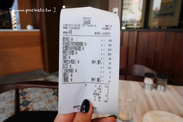 熊吧餐酒館．Bearbar Bistro┃台中西屯美食：台中超吸睛親子餐廳！！有沙坑、溜滑梯、遊戲室、閱讀室，屋外可愛的三隻粉紅色熊熊 @飛天璇的口袋