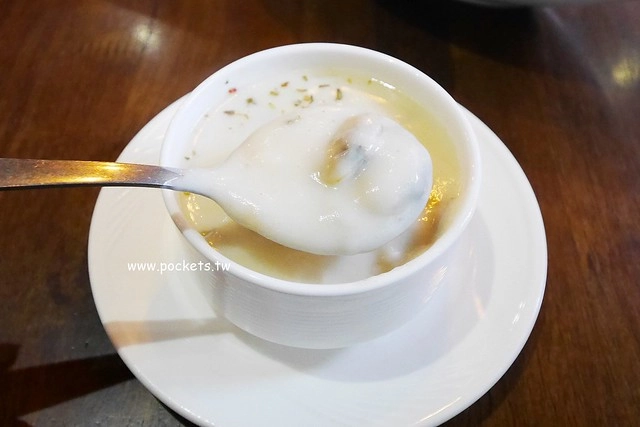 樂丘廚房 LEO CHIU┃台中東海美食：東海商圈超人氣義式餐廳，餐點平價好吃CP值高，下午茶舒芙蕾讓我吃完很驚艷 @飛天璇的口袋