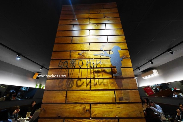 樂丘廚房 LEO CHIU┃台中東海美食：東海商圈超人氣義式餐廳，餐點平價好吃CP值高，下午茶舒芙蕾讓我吃完很驚艷 @飛天璇的口袋