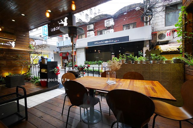 樂丘廚房 LEO CHIU┃台中東海美食：東海商圈超人氣義式餐廳，餐點平價好吃CP值高，下午茶舒芙蕾讓我吃完很驚艷 @飛天璇的口袋