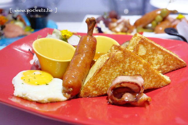 X Burger ┃台中南屯美食：台中最具現代感的美式餐廳，早午餐、晚餐、宵夜&hellip;一應俱全，夜貓子宵夜時段的好選擇 @飛天璇的口袋