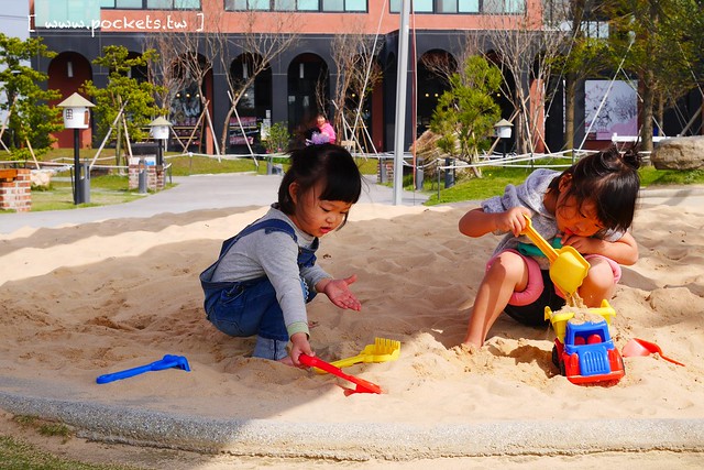 雲林崙背｜千巧谷牛樂園牧場：結合沙坑、餵魚、美食、牧場，適合親子旅遊的地點 @飛天璇的口袋
