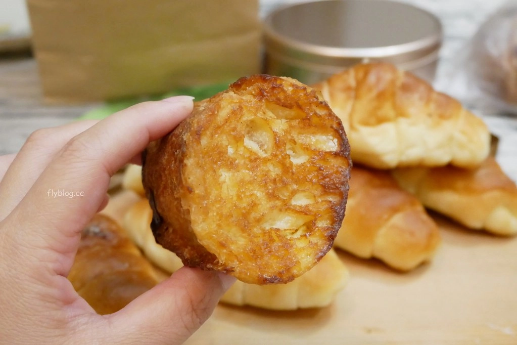 南投草屯｜田間小路五十一號麵包研究所．隱身草屯田野小路的麵包店，魔戒哈比村造型麵包工房 @飛天璇的口袋