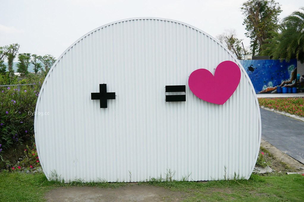 琉璃仙境｜員林超夯拍照景點琉璃仙境，魔戒哈比村、峇里島風餐廳、哥德式教堂、希臘式建築、沙坑大草皮 @飛天璇的口袋