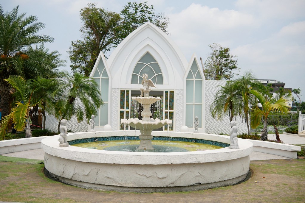 琉璃仙境｜員林超夯拍照景點琉璃仙境，魔戒哈比村、峇里島風餐廳、哥德式教堂、希臘式建築、沙坑大草皮 @飛天璇的口袋