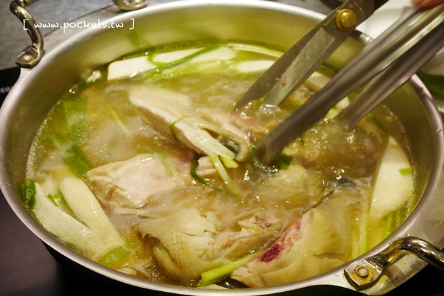 孔陵一隻雞｜不用坐飛機就可以吃到韓國必吃一隻雞，平日用餐贈送海苔雞蛋粥，捷運忠孝復興站步行5分鐘 @飛天璇的口袋