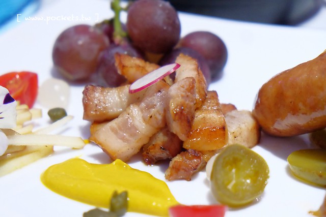 X Burger ┃台中南屯美食：台中最具現代感的美式餐廳，早午餐、晚餐、宵夜&hellip;一應俱全，夜貓子宵夜時段的好選擇 @飛天璇的口袋